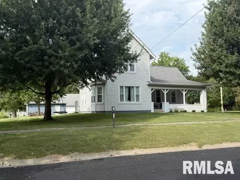 609 E 3rd St, Delavan, IL 61734 photo 2