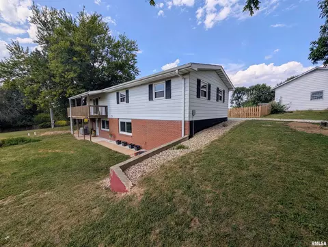 Exterior - 7860 E 1100th St, Macomb, IL 61455 photo 1 of 9