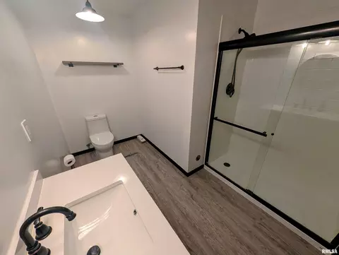 Bath - 7860 E 1100th St, Macomb, IL 61455 photo 2 of 4