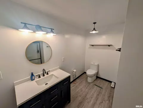 Bath - 7860 E 1100th St, Macomb, IL 61455 photo 1 of 4