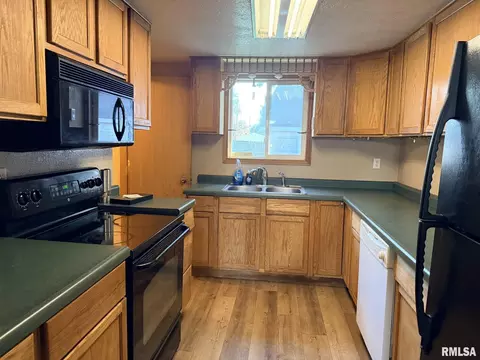 Kitchen - 131 E Jefferson St, Cuba, IL 61427 photo 2 of 2