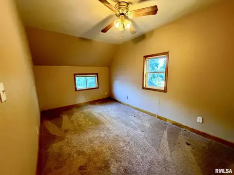Bedroom - 131 E Jefferson St, Cuba, IL 61427 photo 3 of 4