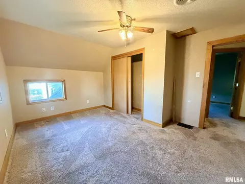 Bedroom - 131 E Jefferson St, Cuba, IL 61427 photo 4 of 4