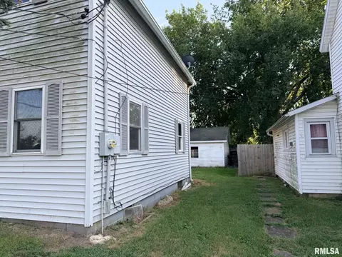 Exterior - 131 E Jefferson St, Cuba, IL 61427 photo 3 of 5