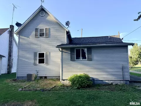 Exterior - 131 E Jefferson St, Cuba, IL 61427 photo 1 of 5