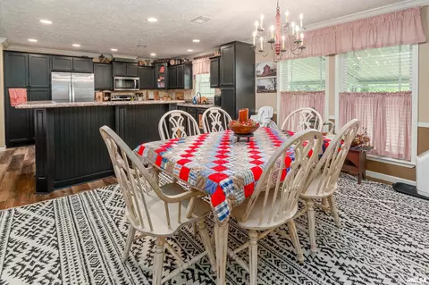 Dining - 1390 Woolard Rd, Eldorado, IL 62930 photo 1 of 1