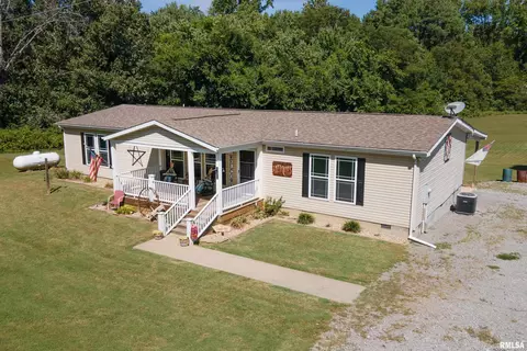 Exterior - 1390 Woolard Rd, Eldorado, IL 62930 photo 2 of 4