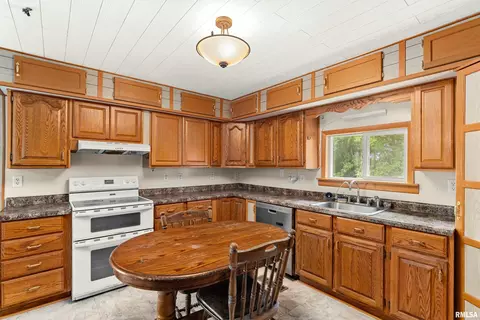 Kitchen - 8671 Timber Rd, Kewanee, IL 61443 photo 5 of 6