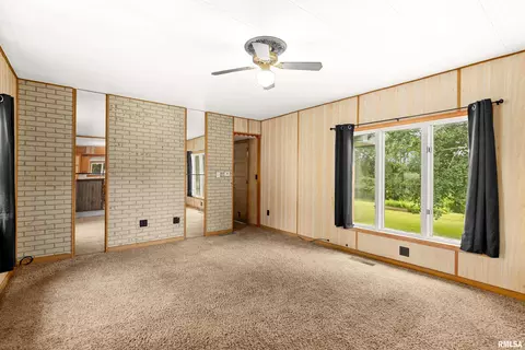 Living - 8671 Timber Rd, Kewanee, IL 61443 photo 7 of 9