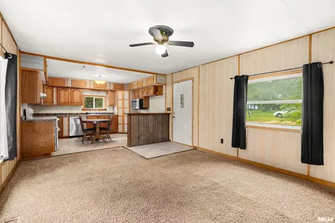 Living - 8671 Timber Rd, Kewanee, IL 61443 photo 8 of 9
