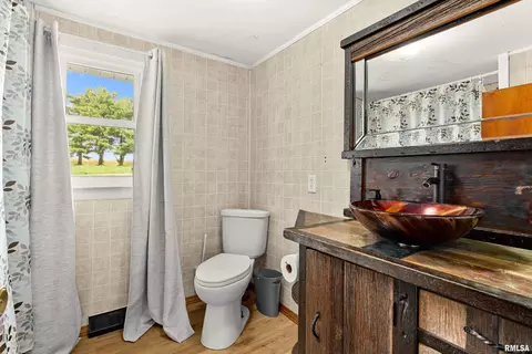 Bath - 8671 Timber Rd, Kewanee, IL 61443 photo 1 of 2