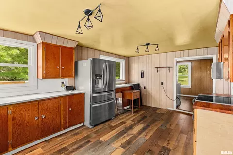 Kitchen - 8671 Timber Rd, Kewanee, IL 61443 photo 3 of 6