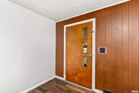 Entry Way - 8671 Timber Rd, Kewanee, IL 61443 photo 1 of 2