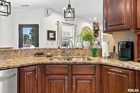 Kitchen - 1509 Chart Hills Dr, Marion, IL 62959 photo 4 of 5