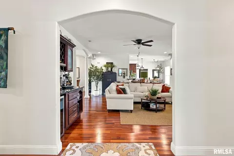 Entry Way - 1509 Chart Hills Dr, Marion, IL 62959 photo 9 of 11