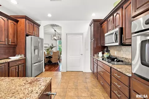 Kitchen - 1509 Chart Hills Dr, Marion, IL 62959 photo 3 of 5