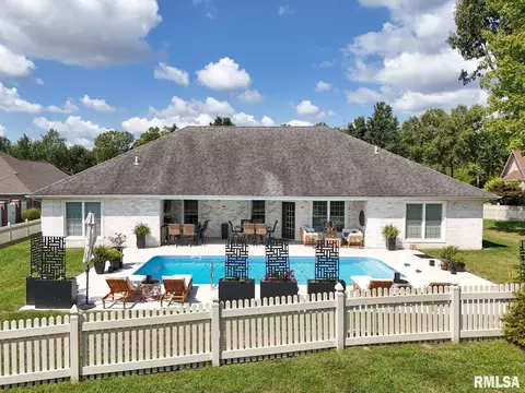 Exterior - 1509 Chart Hills Dr, Marion, IL 62959 photo 5 of 6