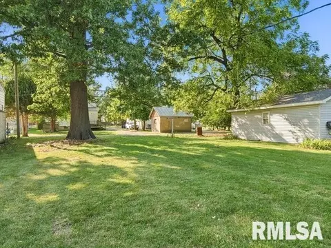 Exterior - 417 S 12th St, Herrin, IL 62948 photo 3 of 5