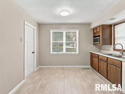 Entry Way - 417 S 12th St, Herrin, IL 62948 photo 2 of 3