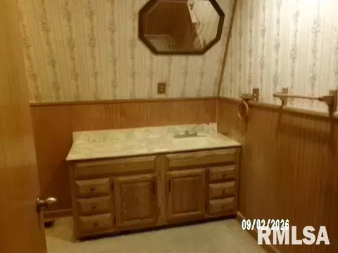 Bath - 1213 3rd St, Lacon, IL 61540 photo 1 of 2