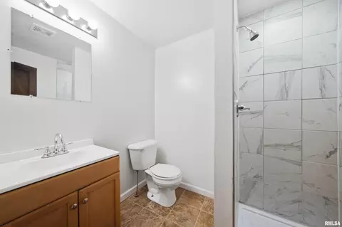 Bath - 502 E Archer Ave, Peoria, IL 61603 photo 1 of 1