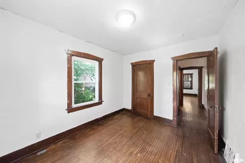 Entry Way - 502 E Archer Ave, Peoria, IL 61603 photo 6 of 6
