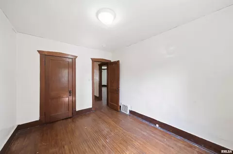 Bedroom - 502 E Archer Ave, Peoria, IL 61603 photo 2 of 5