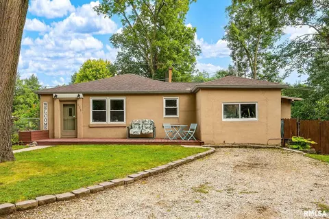 221 Montrose Ave, East Peoria, IL 61611