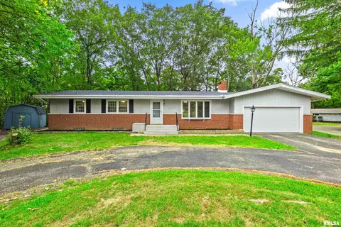 5127 N Karen Ct, Peoria, IL 61615
