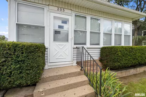 Exterior - 205 W Burton Ave, Eureka, IL 61530 photo 2 of 7
