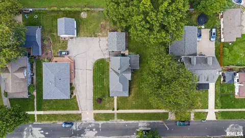 View/Area - 205 W Burton Ave, Eureka, IL 61530 photo 1 of 5