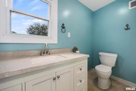 Bath - 205 W Burton Ave, Eureka, IL 61530 photo 1 of 2