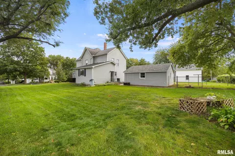 Exterior - 205 W Burton Ave, Eureka, IL 61530 photo 7 of 7