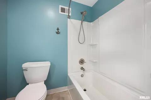 Bath - 205 W Burton Ave, Eureka, IL 61530 photo 2 of 2