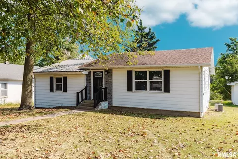 317 N Broadway St, Goreville, IL 62939