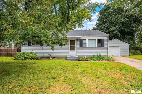 5704 N Terrace One Ct, Peoria Heights, IL 61616