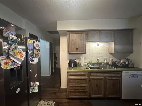 Kitchen - 3204 Sunset Ter, Marion, IL 62959 photo 2 of 2