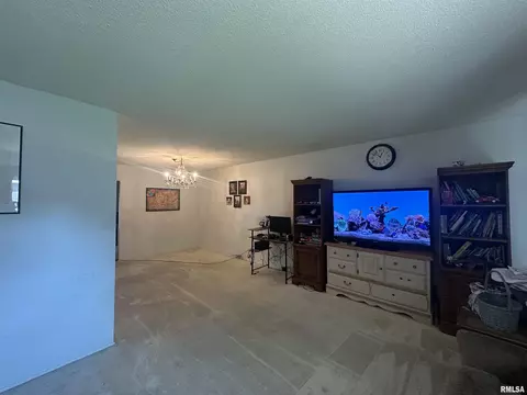 Living - 3204 Sunset Ter, Marion, IL 62959 photo 2 of 3