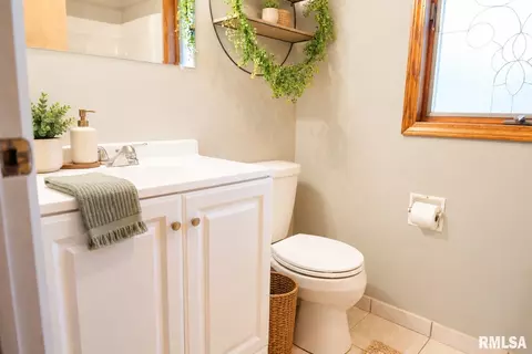Bath - 606 Devonshire Rd, Washington, IL 61571 photo 1 of 1