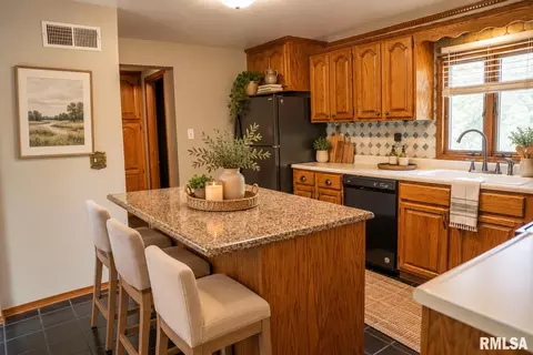 Kitchen - 606 Devonshire Rd, Washington, IL 61571 photo 2 of 4
