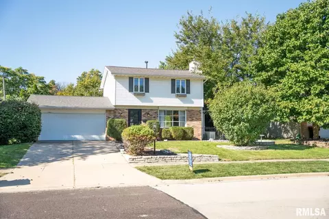 Exterior - 606 Devonshire Rd, Washington, IL 61571 photo 2 of 7