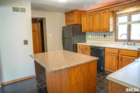 Kitchen - 606 Devonshire Rd, Washington, IL 61571 photo 1 of 4
