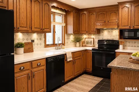 Kitchen - 606 Devonshire Rd, Washington, IL 61571 photo 4 of 4