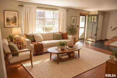 Living - 606 Devonshire Rd, Washington, IL 61571 photo 4 of 5