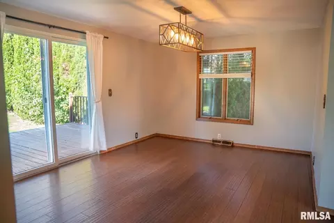 Living - 606 Devonshire Rd, Washington, IL 61571 photo 5 of 5