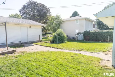 Exterior - 606 Devonshire Rd, Washington, IL 61571 photo 7 of 7