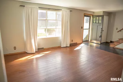 Living - 606 Devonshire Rd, Washington, IL 61571 photo 3 of 5