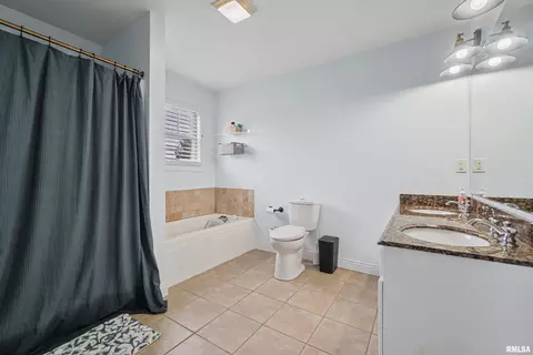 Bath - 4009 W Fall Leaf Ct, Dunlap, IL 61525 photo 2 of 3