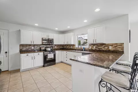 Kitchen - 4009 W Fall Leaf Ct, Dunlap, IL 61525 photo 1 of 3