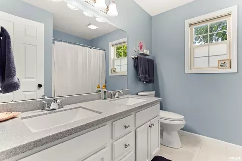 Bath - 2418 W Chase Dr, Dunlap, IL 61525 photo 4 of 5